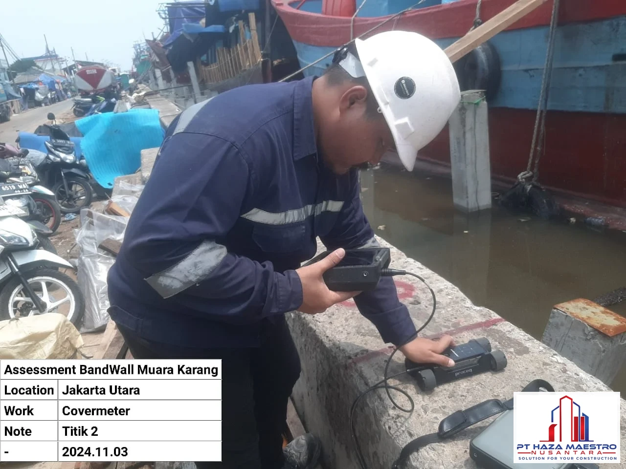 Dokumentasi pemeriksaan tulangan pada beton bandwall di tepi pelabuhan