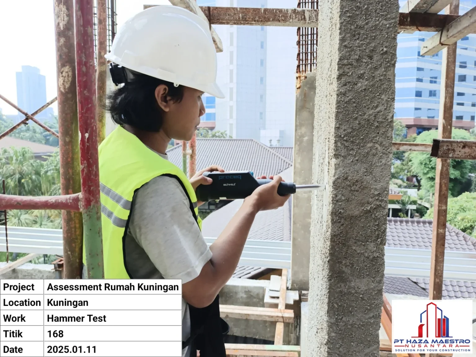 Dokumentasi pengujian pantulan pada permukaan kolom beton