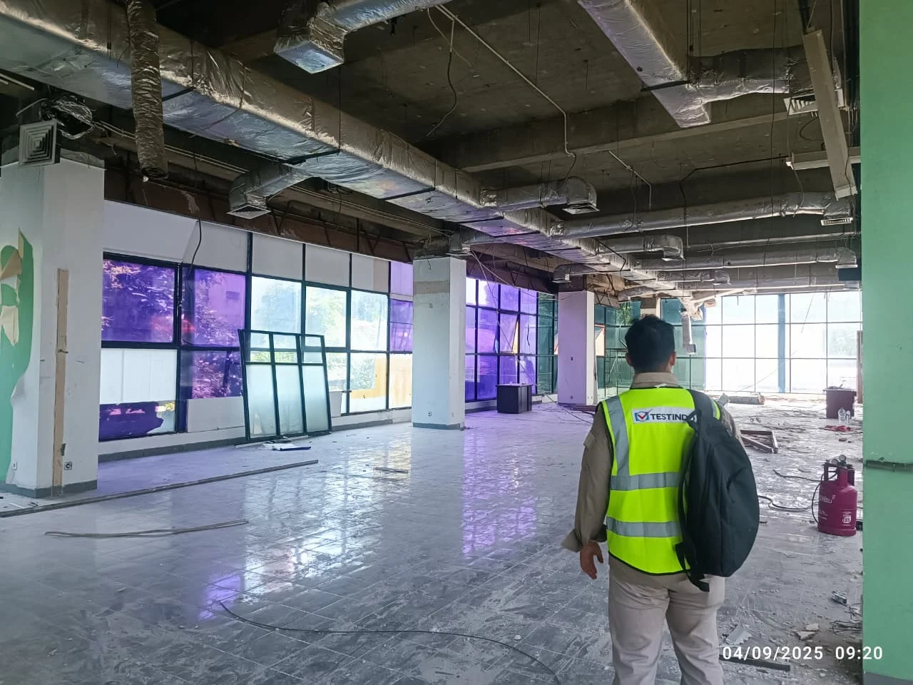 Inspeksi visual pada area dalam gedung